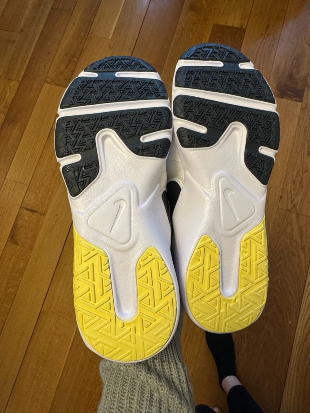 Nike Legend Essential 2 training shoe - Picture 3 of 6